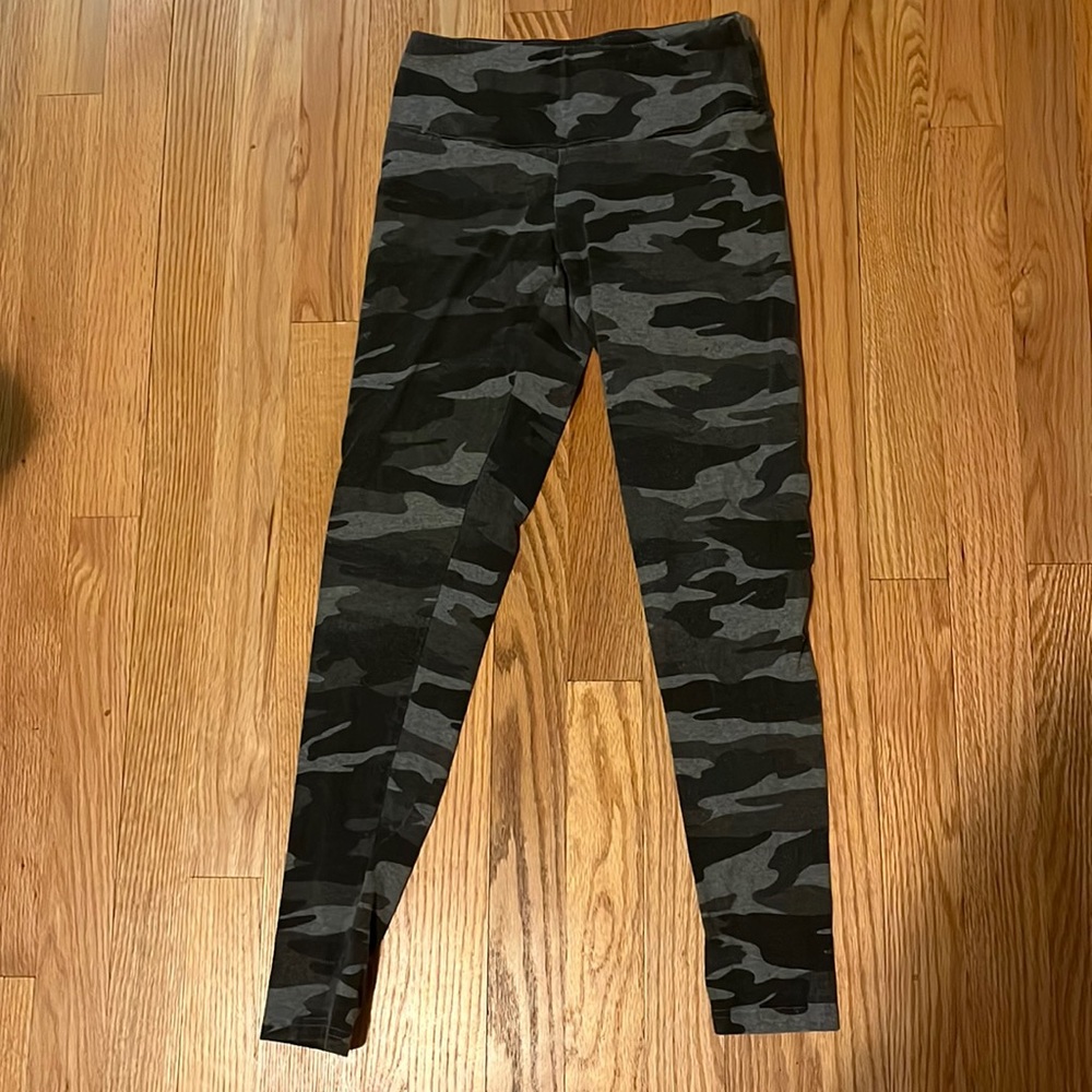 Garage Black Camo Leggings - Size Small